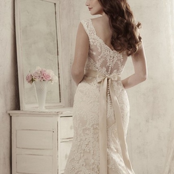 Wedding Dress - Perfect Condition - Picture 2 of 3